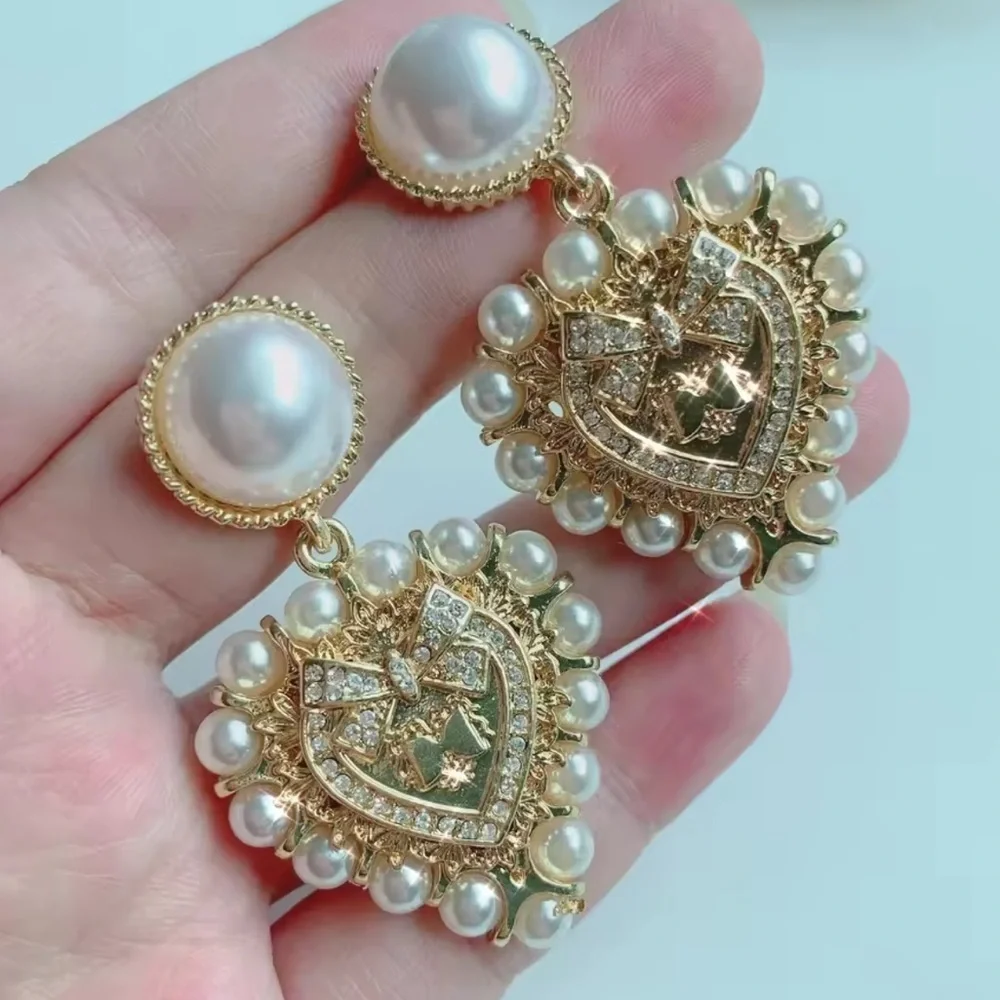 Baroque Pearl Heart Gold Earrings - Picture 6 of 7